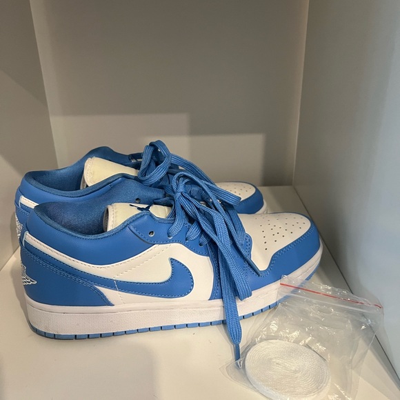 Air Jordan 1 Low “UNC” – Size 7.5 - Picture 3 of 5